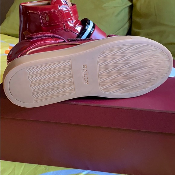 Shoes - Picture 4 of 4